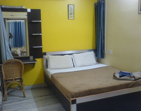BHK furnished apartment, single room available