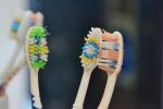 clean things with old tooth brush, use of old toothbrush, things you can do with your old toothbrush, Old tooth brush
