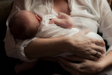 Breastfeeding mother asked to leave from Restaurant