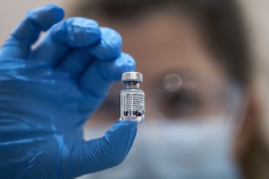 Florida nurse becomes first Floridian to receive covid-19 vaccine