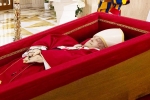 Pope Francis latest, Pope Francis first click, pope francis funeral to be held on saturday, Paris