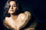 Vidya Balan, Vidya Balan new movie, vidya balan turns ultra sensuous, Cleavage