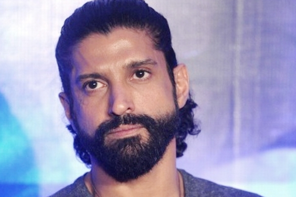 Farhan Akhtar Trashes rumours about Raees